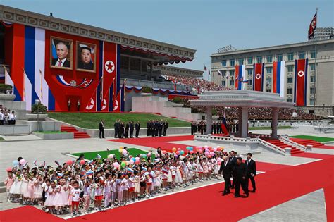 un palacio suntuoso hogar de la flor y nata|Plaza Kim Il.